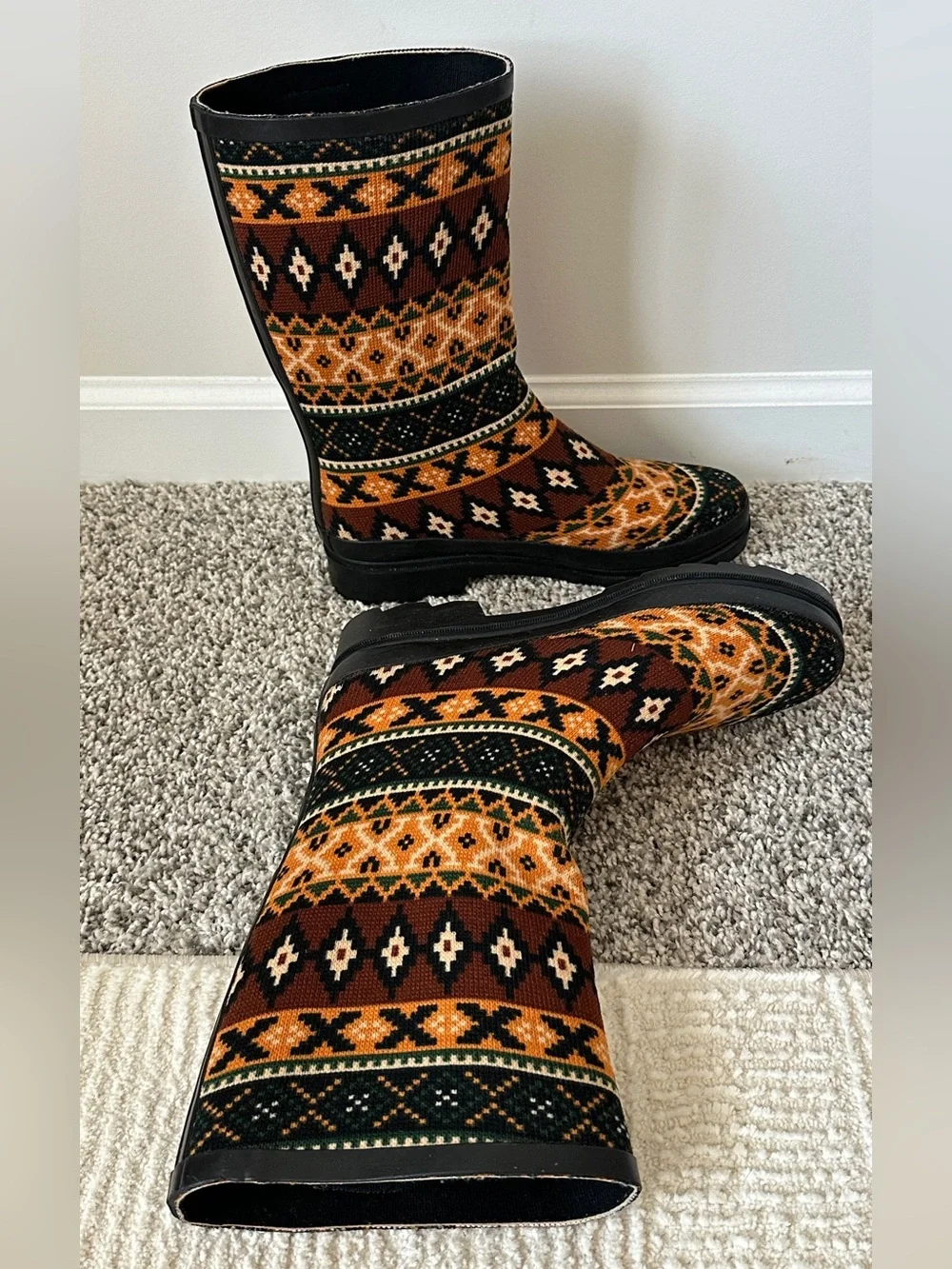 Mukluks Aztec Pattern Boots Size 9